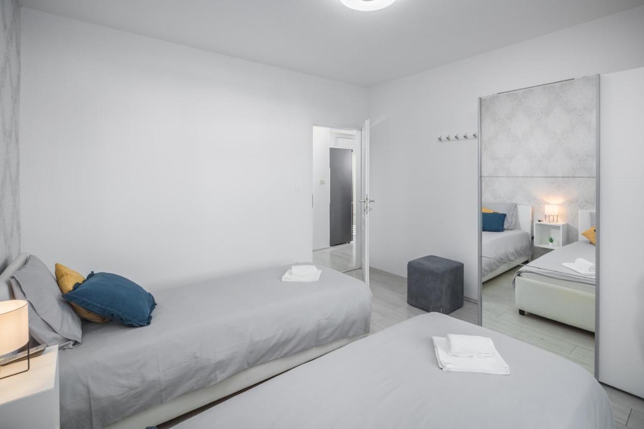 Apartment Sea Pearl Porec Bagian luar foto